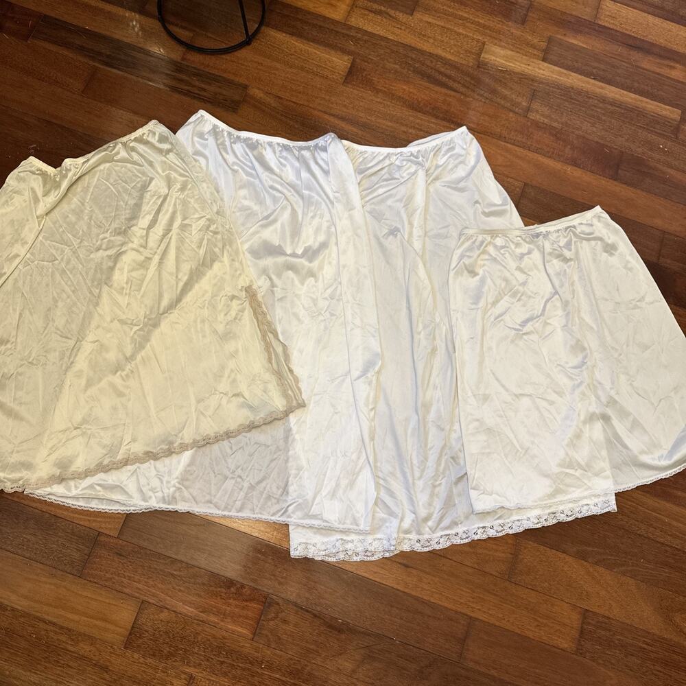 Vintage Lot Of 4 Nylon Slip Skirts Medium Vanity Fair Vassarette Illusion Ivory